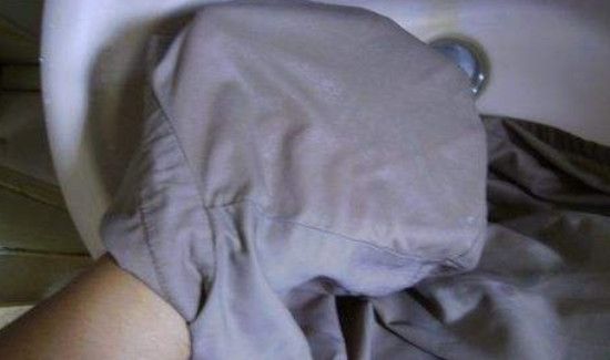 如何快速去除衣服上油点