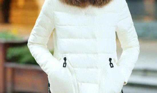 白色羽绒服第二年发黄