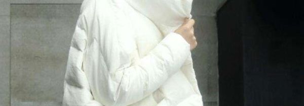 白色羽绒服第二年发黄