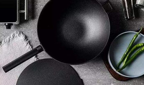 不粘锅中间凸起不聚油