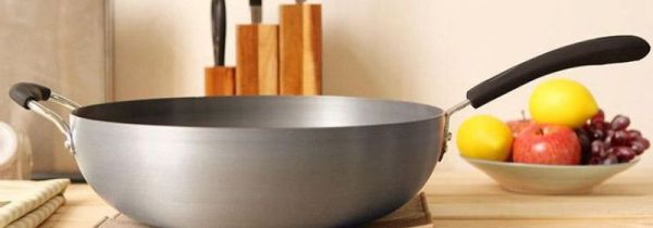 不粘锅炒菜很多泡泡要怎么处理