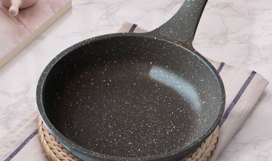 不粘锅中间凸起不聚油