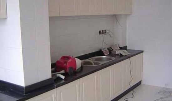 厨房地板砖油污怎么去除