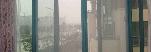 纱窗上的油污怎么清洗