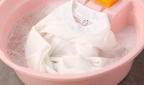 宝宝衣服上的草莓汁怎么洗掉