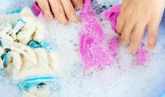 宝宝衣服上的草莓汁怎么洗掉