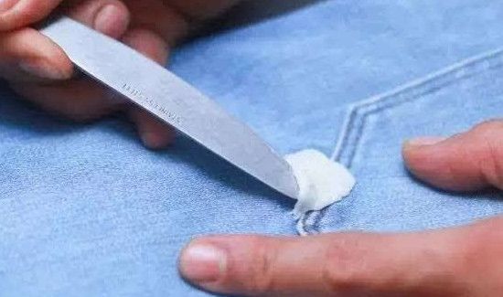 泡泡糖粘衣服上小妙招