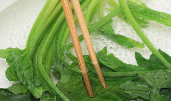 84滴到衣服上衣服褪色怎么处理