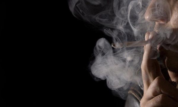 衣服上烟味怎么快速去除能消散了吗