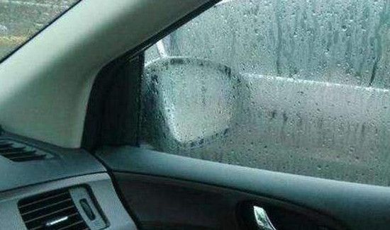 夏季下雨车窗起雾怎么办