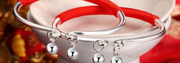 送宝宝手镯一个还是一对