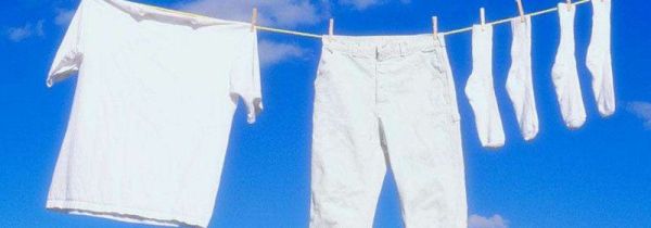 为什么衣服出汗会有白色