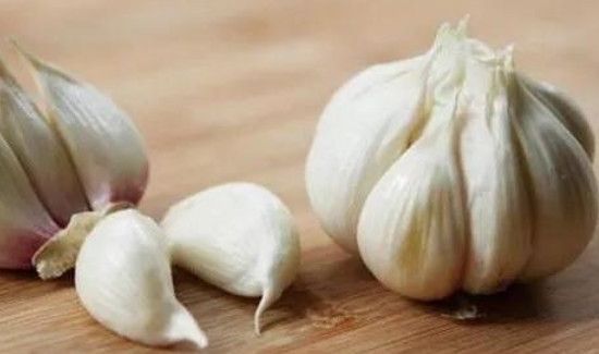 剥大蒜后手指疼怎么办