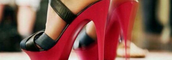 高跟鞋怎么穿脚不疼