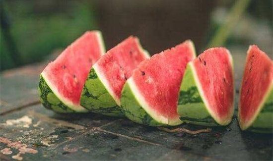 切开后的西瓜怎么保存
