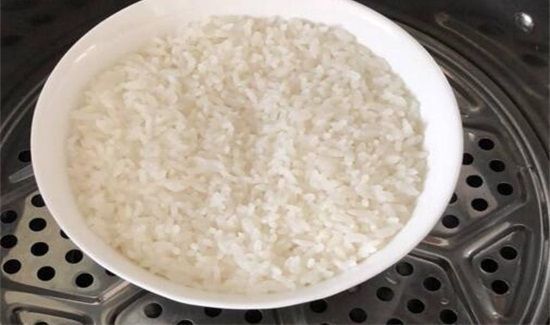 蒸米饭可以用热水吗