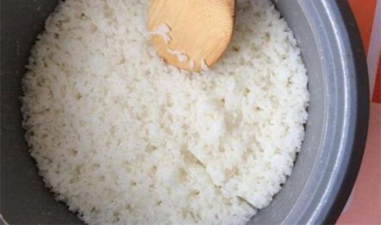 蒸米饭可以放牛奶吗