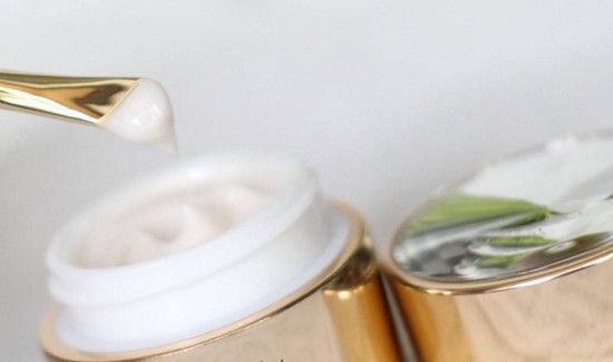 晚上先擦水乳还是眼霜