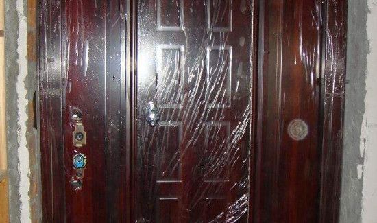 防盗门上的胶怎么去掉