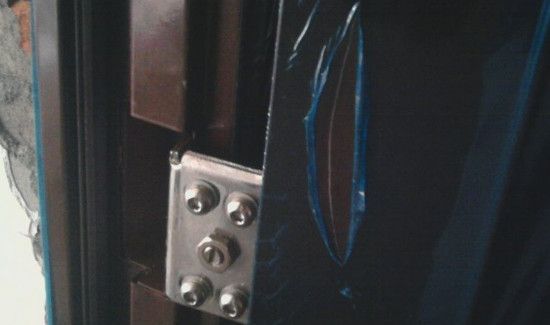 防盗门上的胶怎么去掉