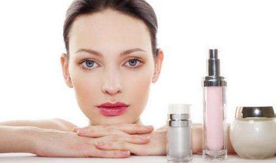 晚上先用精华还是先用乳液