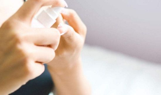 晚上先擦精华还是面霜