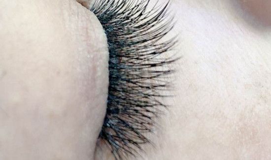 接睫毛多久补一次