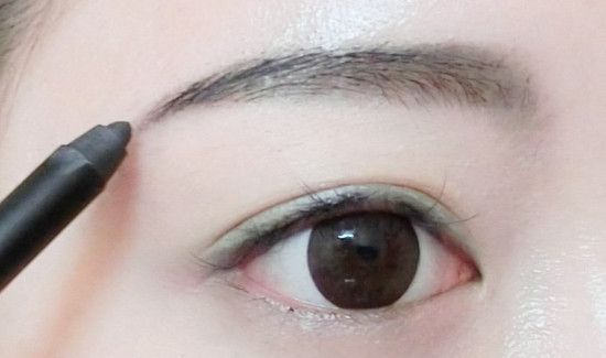 先画眉毛还是先用散粉