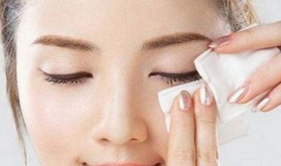 晚上先擦精华还是水