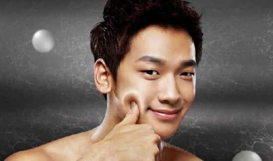 晚上先擦水还是眼霜