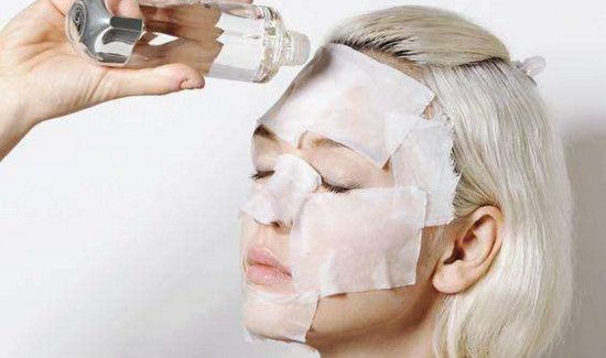 晚上先擦精华还是水