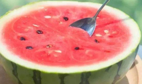 吃西瓜为什么不能吃桃