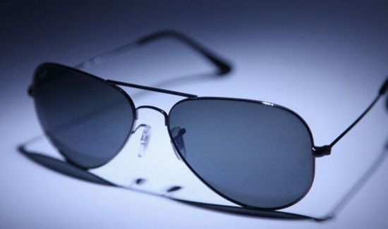 太阳镜能放车里吗