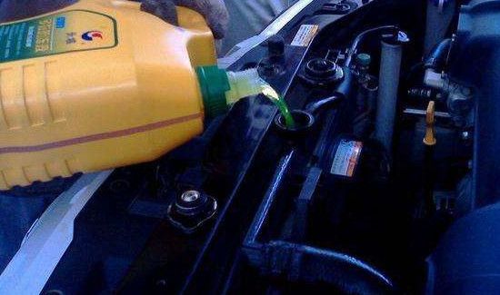 汽车防冻液自己可以加吗