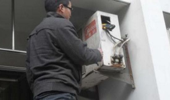 清洗完空调后出现漏水现象