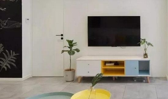 白墙上的脚印怎么去除