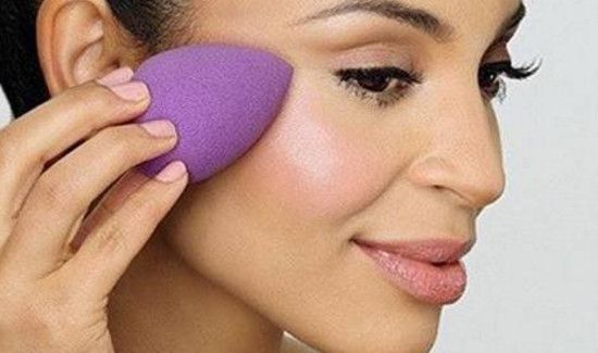 美妆蛋怎么上粉底液