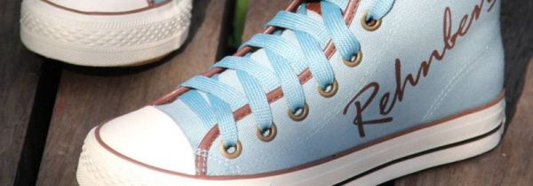 穿帆布鞋磨小脚趾怎么办