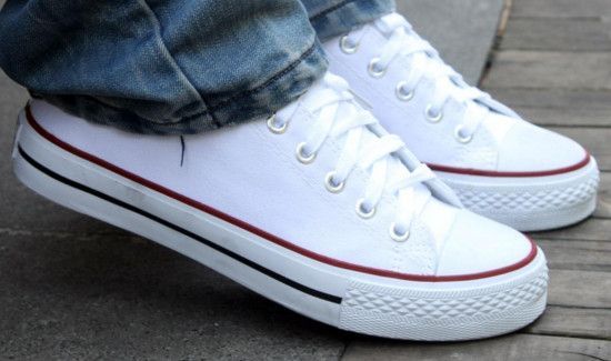 穿帆布鞋磨小脚趾怎么办