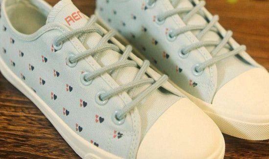 穿帆布鞋磨脚后跟怎么办