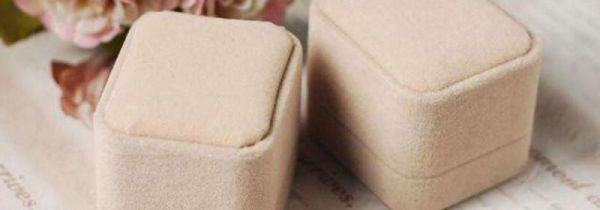 杏色是什么颜色