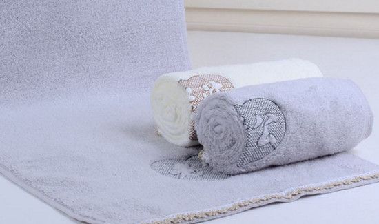 新生儿用毛巾叠枕头几层合适