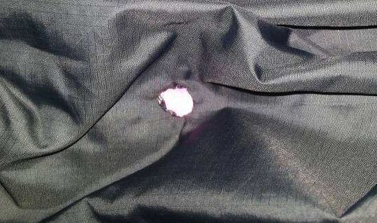 衣服烫了个洞怎么办