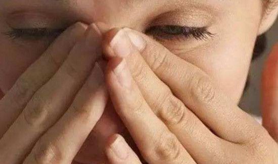 美瞳带反了什么感觉