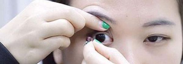 美瞳带上模糊是怎么回事