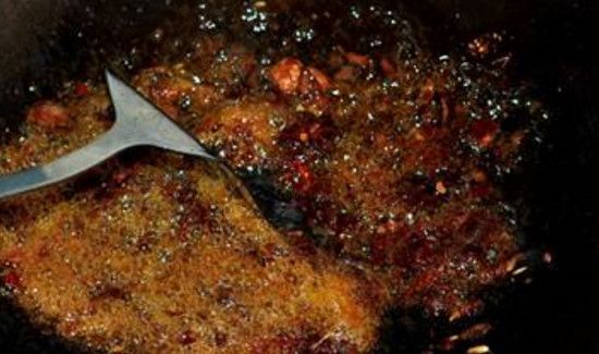 红烧肉糖炒糊了怎么办