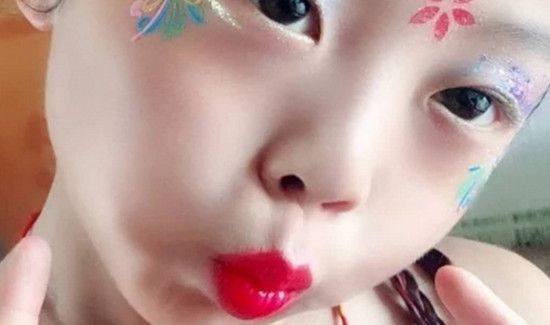 儿童表演腮红怎么打