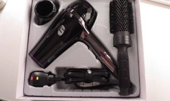 吹风机进水了还能用吗