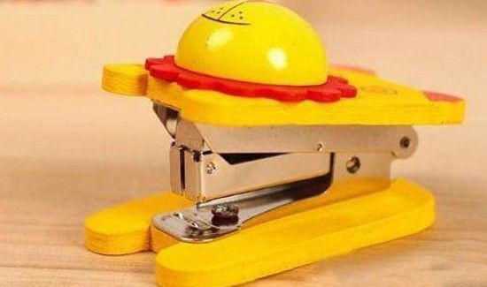 订书机弹簧掉了怎么装