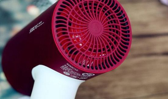 电吹风吹头发的危害